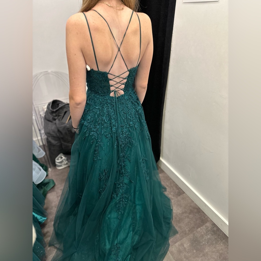 Emerald green prom dress - Picture 2 of 4